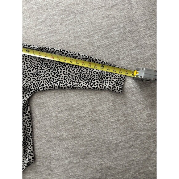 Express Women’s Button Down Shirt Cheetah Print Essential Blouse Size Medium - Picture 10 of 11